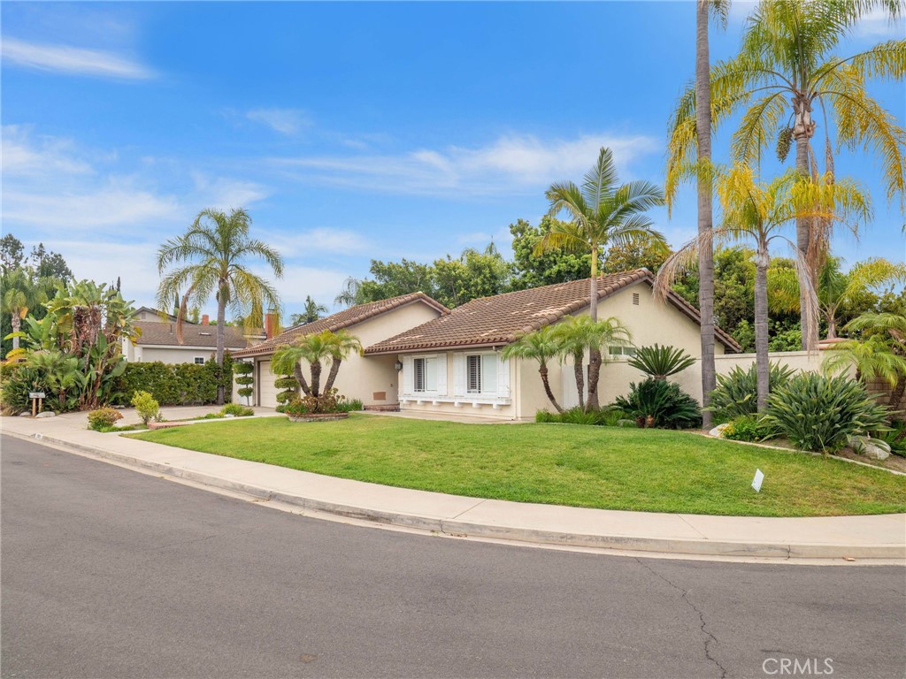 25902 Vía Del Sur Mission Viejo, CA 92691 - Photo 29 of 30 a view of a house with a yard and plants