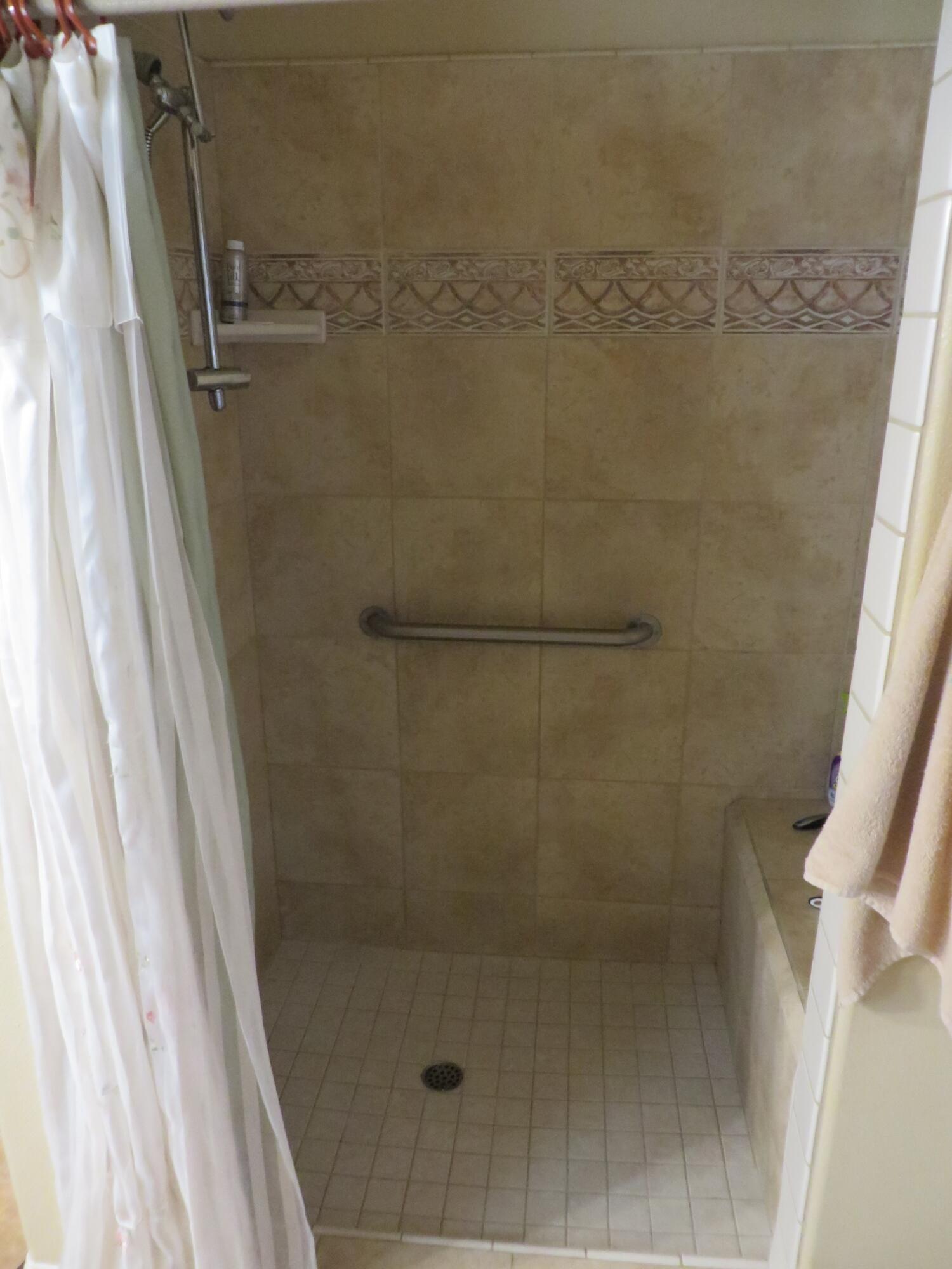 5710 Balls Ferry Road Anderson, CA 96007 - Photo 20 of 39 Master Shower