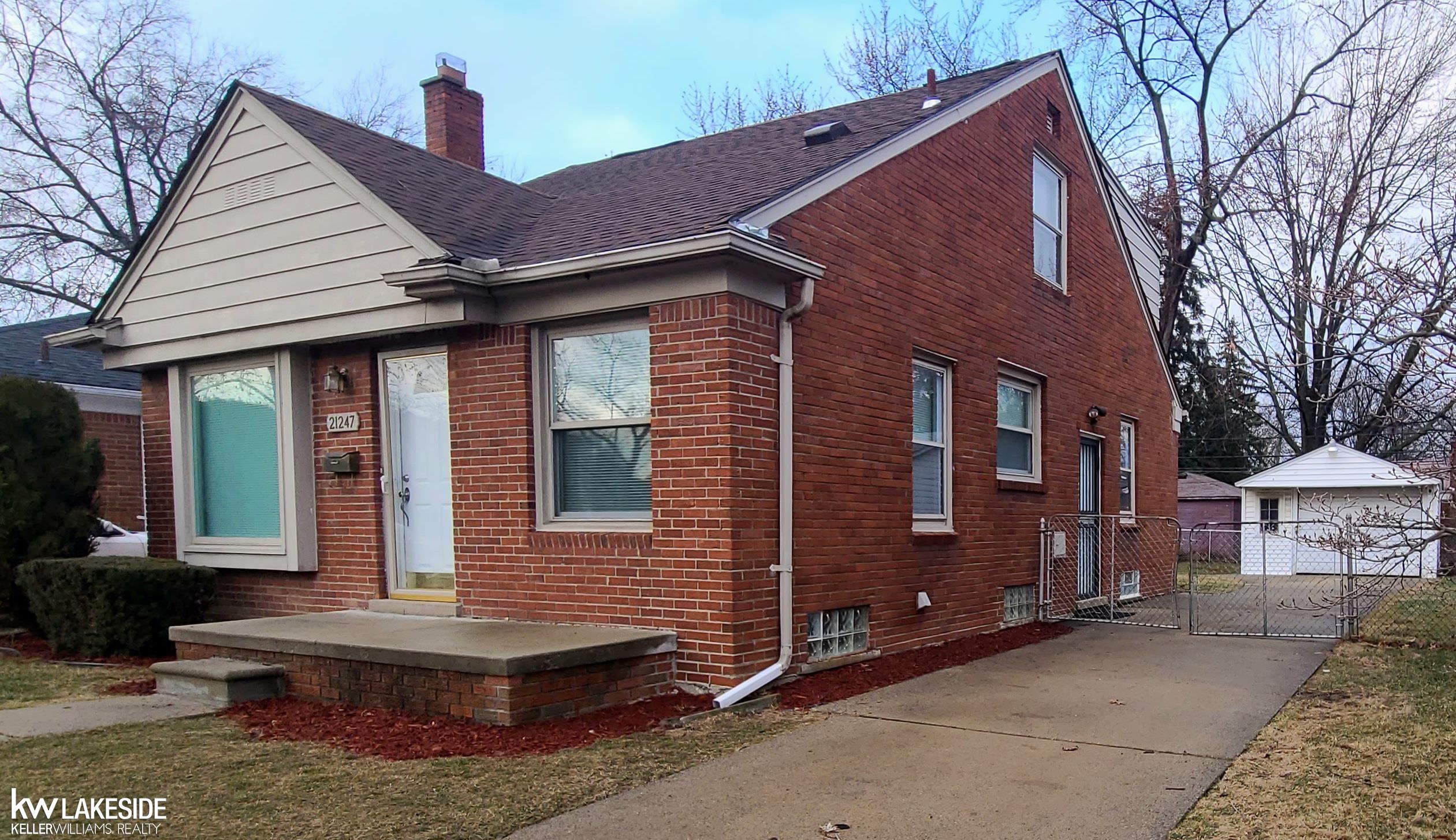 21247 Newcastle Road Harper Woods, MI 48225 - Photo 4 of 34