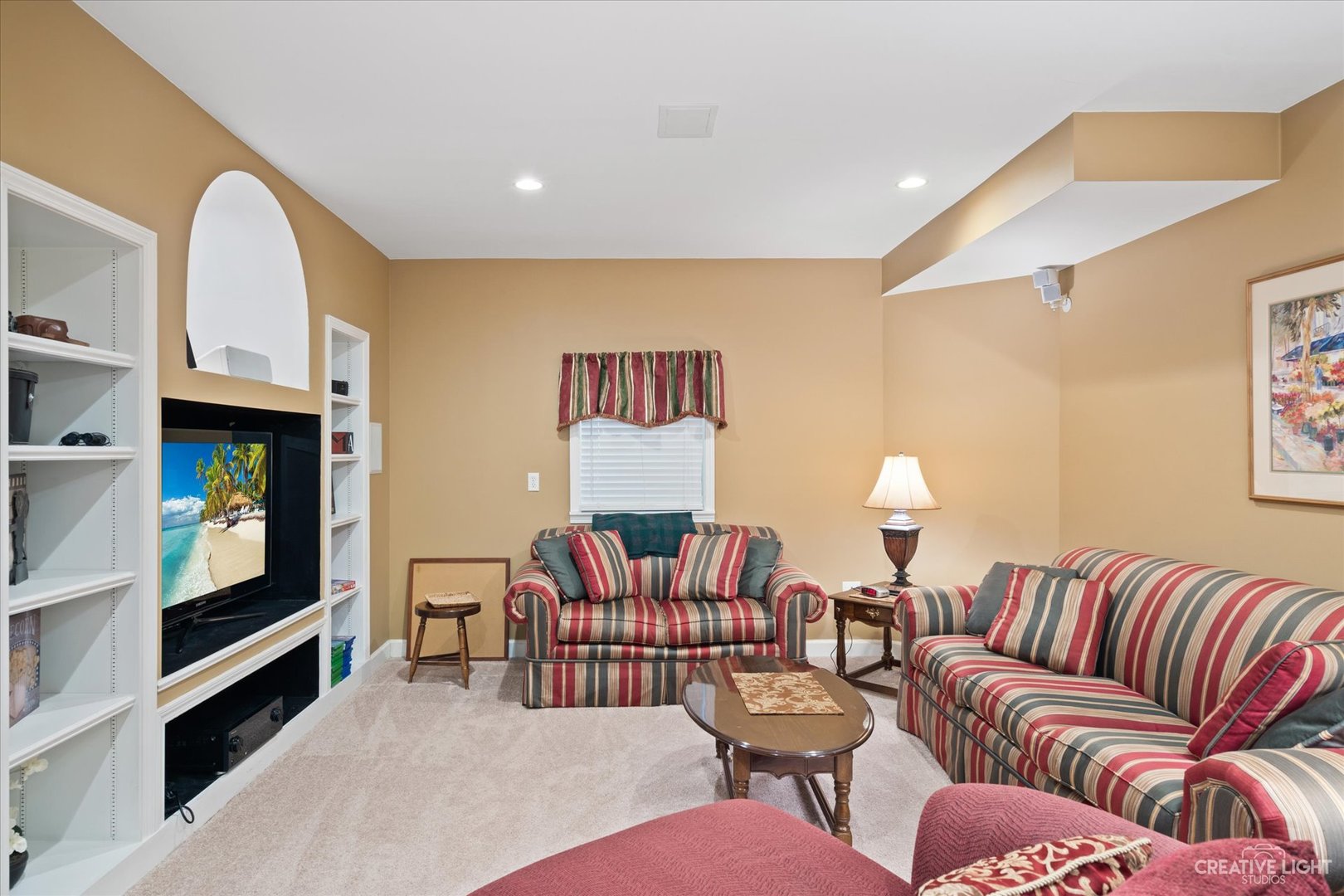 3519 Vanilla Grass Drive Naperville, IL 60564 - Photo 28 of 48 a living room with furniture