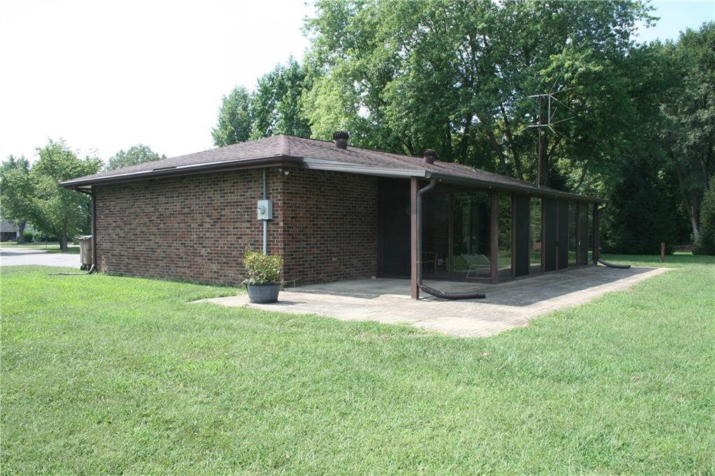 525 Riverside Circle Columbus, IN 47203 - Photo 19 of 22 Gallery Image 19