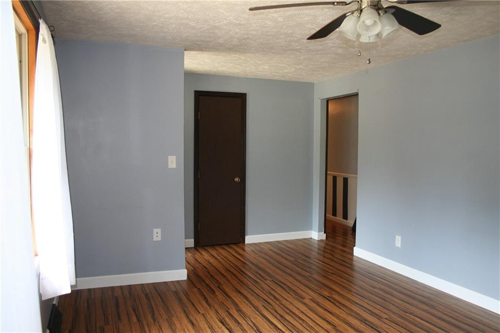 525 Riverside Circle Columbus, IN 47203 - Photo 3 of 22 Gallery Image 3