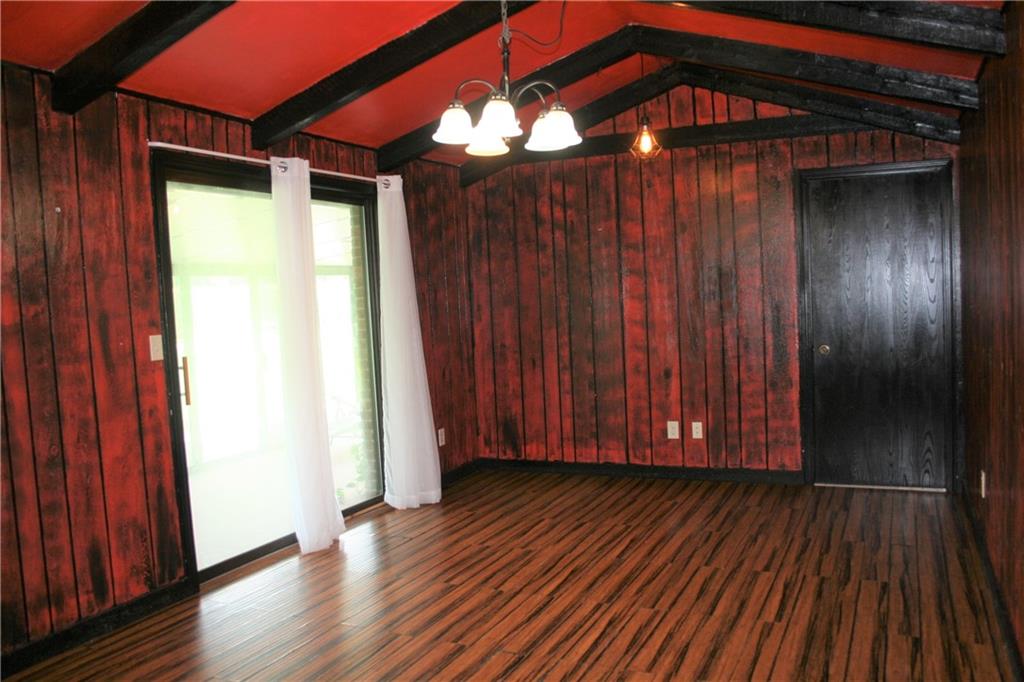 525 Riverside Circle Columbus, IN 47203 - Photo 4 of 22 Gallery Image 4