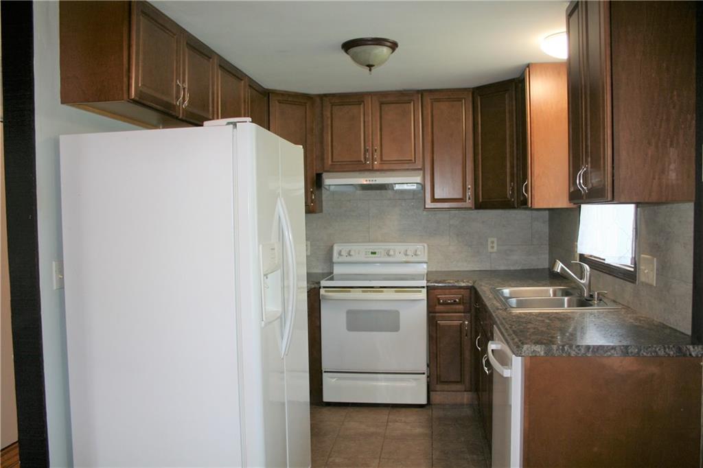 525 Riverside Circle Columbus, IN 47203 - Photo 6 of 22 Gallery Image 6