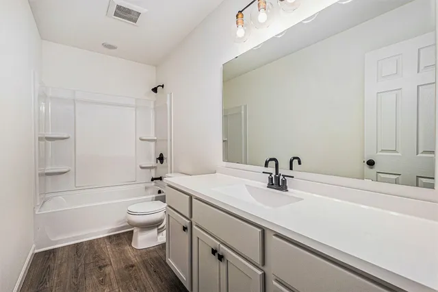 $449,900 | 1309 Grosvenor Drive, Greenville, MI 48838