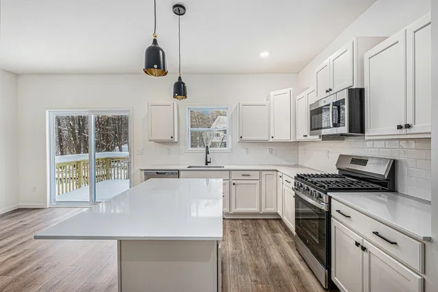 $449,900 | 1309 Grosvenor Drive, Greenville, MI 48838