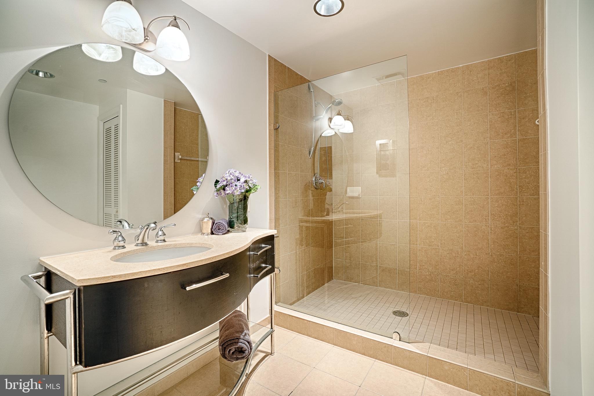1701 Kalorama Road Northwest, Unit 201 Washington, DC 20009 - Photo 18 of 31 Master Bath