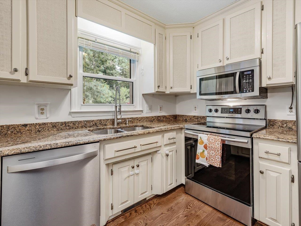121 Rosehaven Drive Raleigh, NC 27609 - Photo 14 of 35 Photo 14
