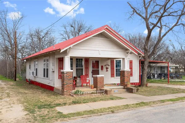 $99,999 | 1206 8th Street, Brownwood, TX 76801