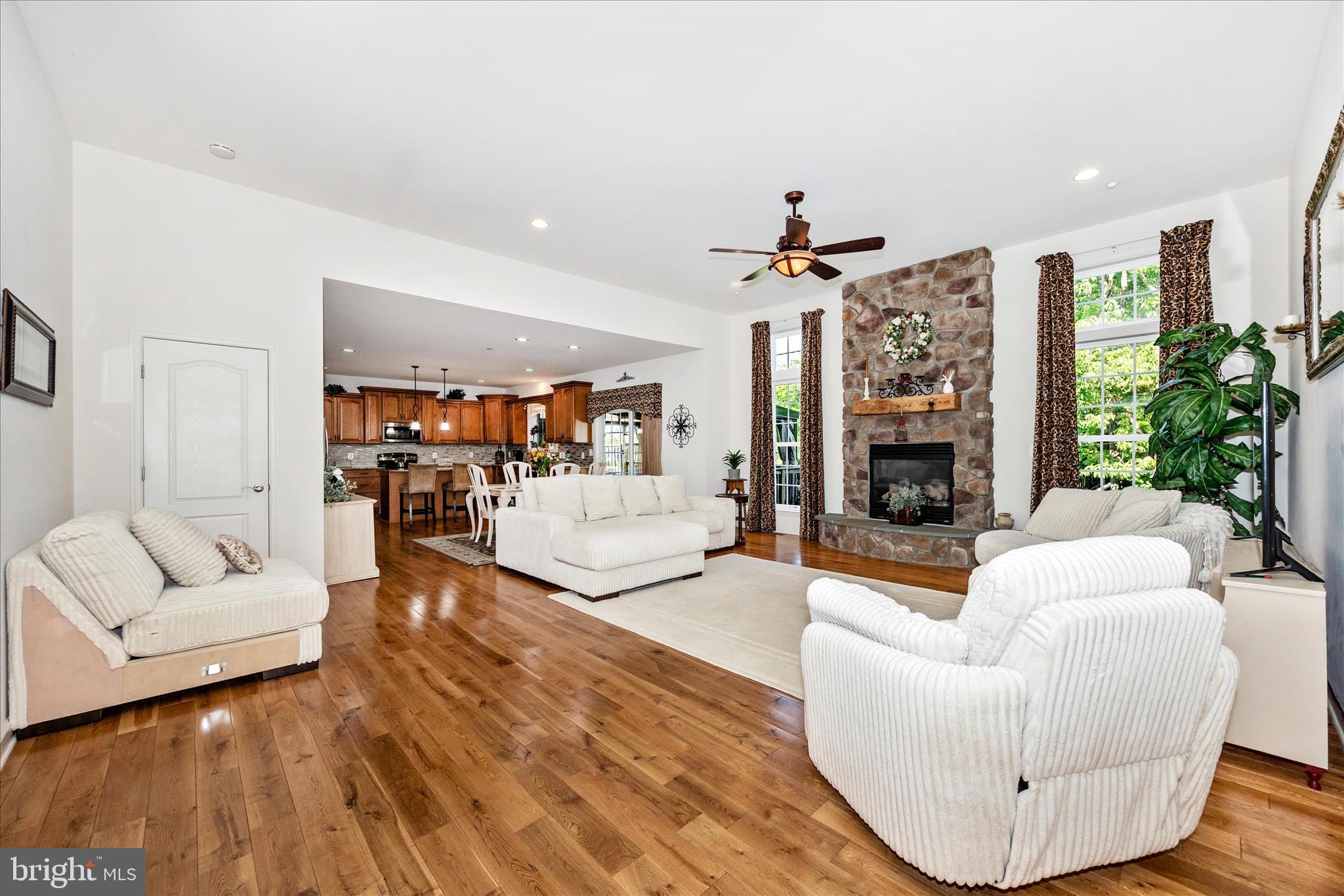 7145 Linganore Road New Market, MD 21774 - Photo 7 of 55 Living Room