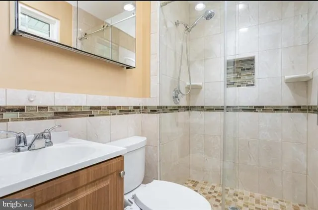 $4,000 | 6919 Rolling Road, Springfield, VA 22152