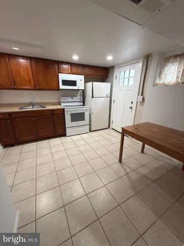 $4,000 | 6919 Rolling Road, Springfield, VA 22152