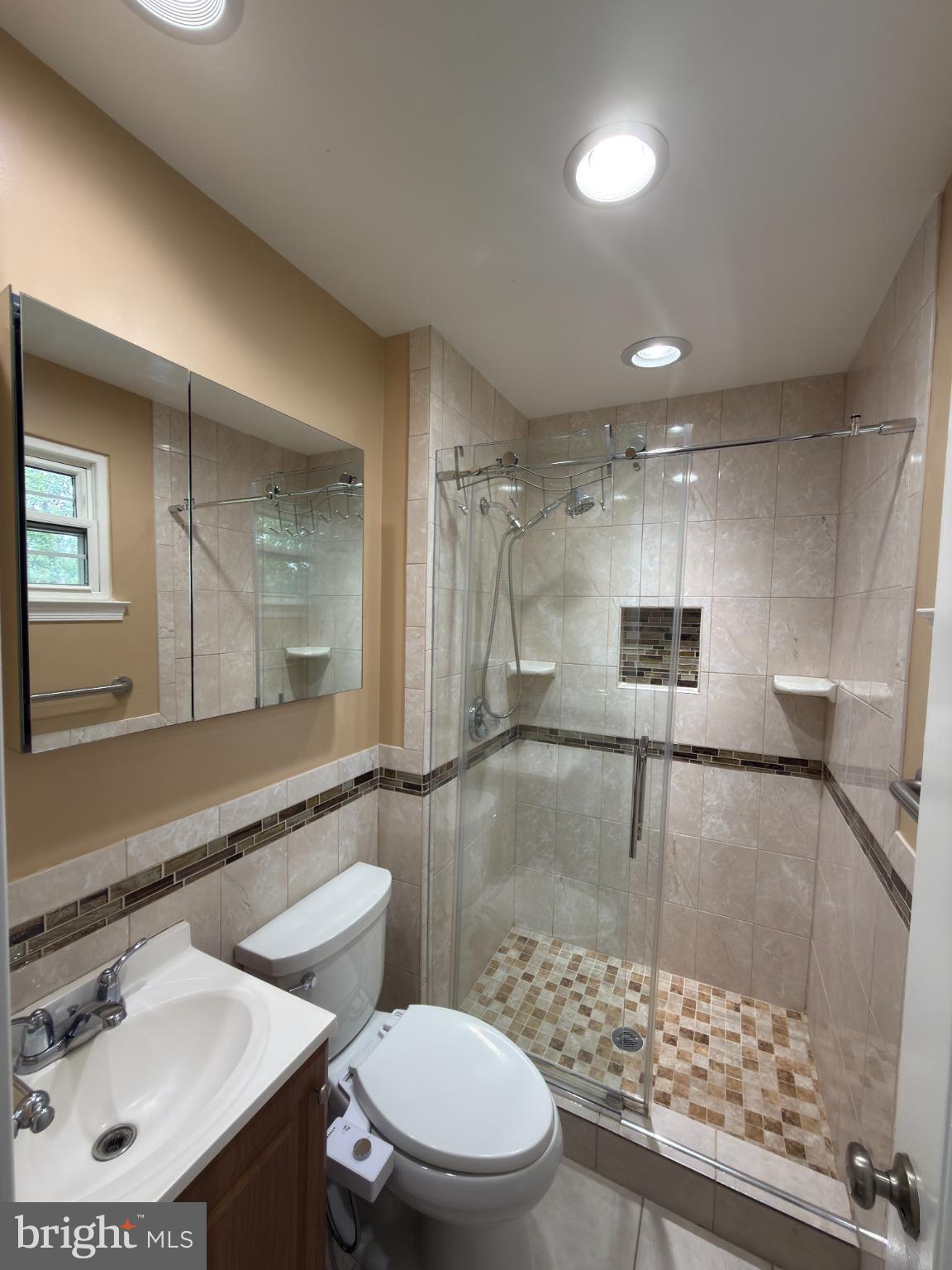 6919 Rolling Road Springfield, VA 22152 - Photo 7 of 20 Bathroom