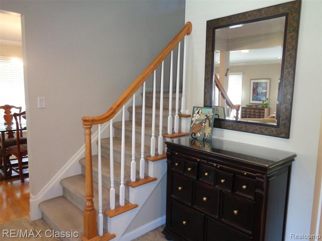 34020 Old Timber Road Farmington Hills, MI 48331 - Photo 11 of 36
