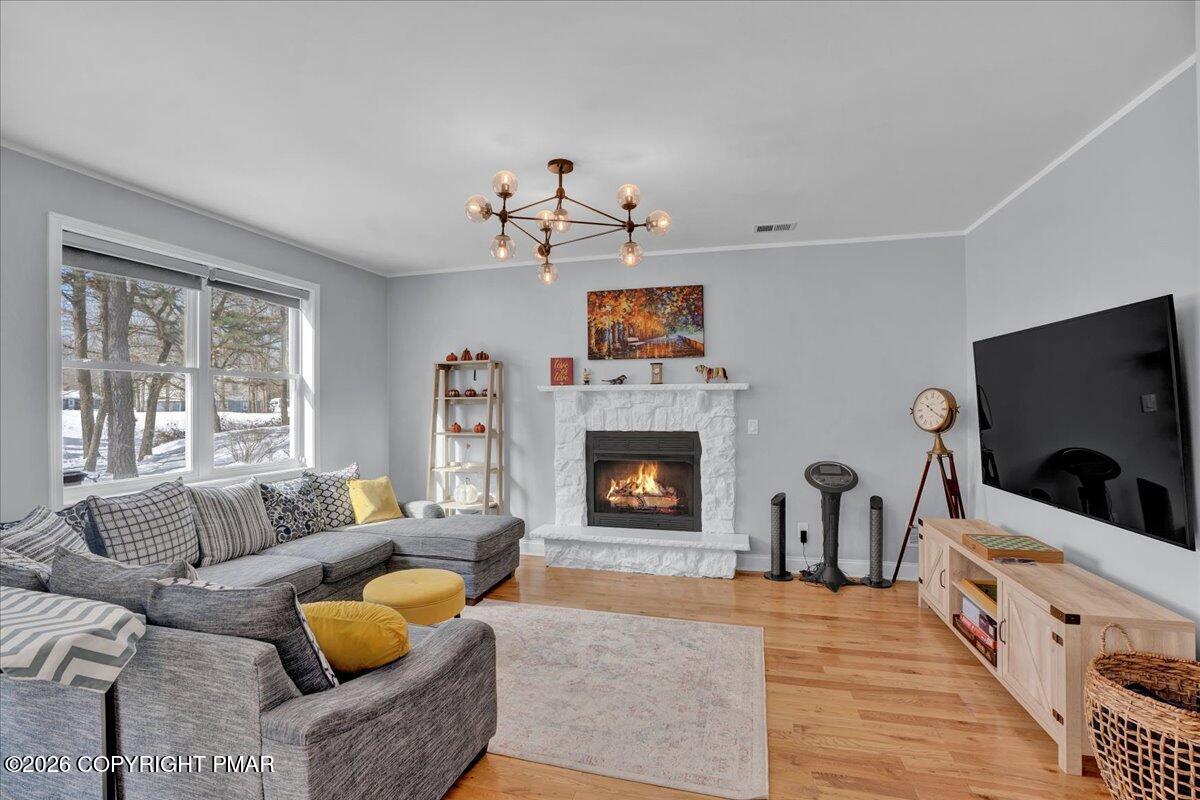 3223 Willow Grove Road Pocono Summit, PA 18346 - Photo 2 of 34 Living Room