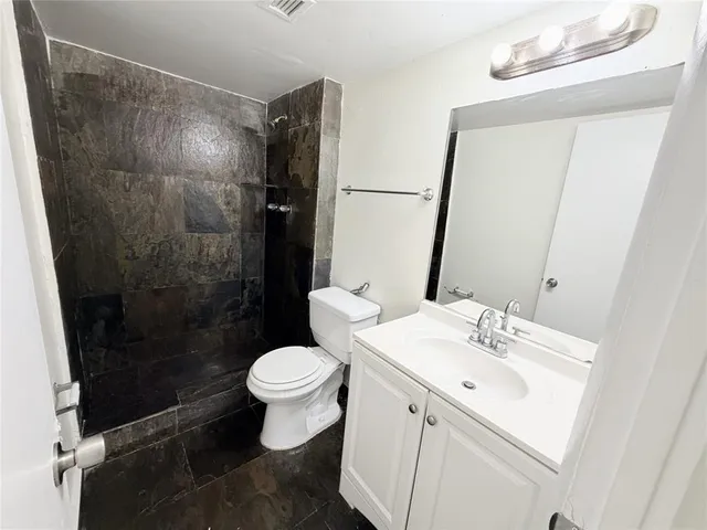 $1,900 | 496 Northwest 165th Street, Unit D409, Miami, FL 33169