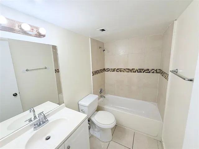 $1,900 | 496 Northwest 165th Street, Unit D409, Miami, FL 33169