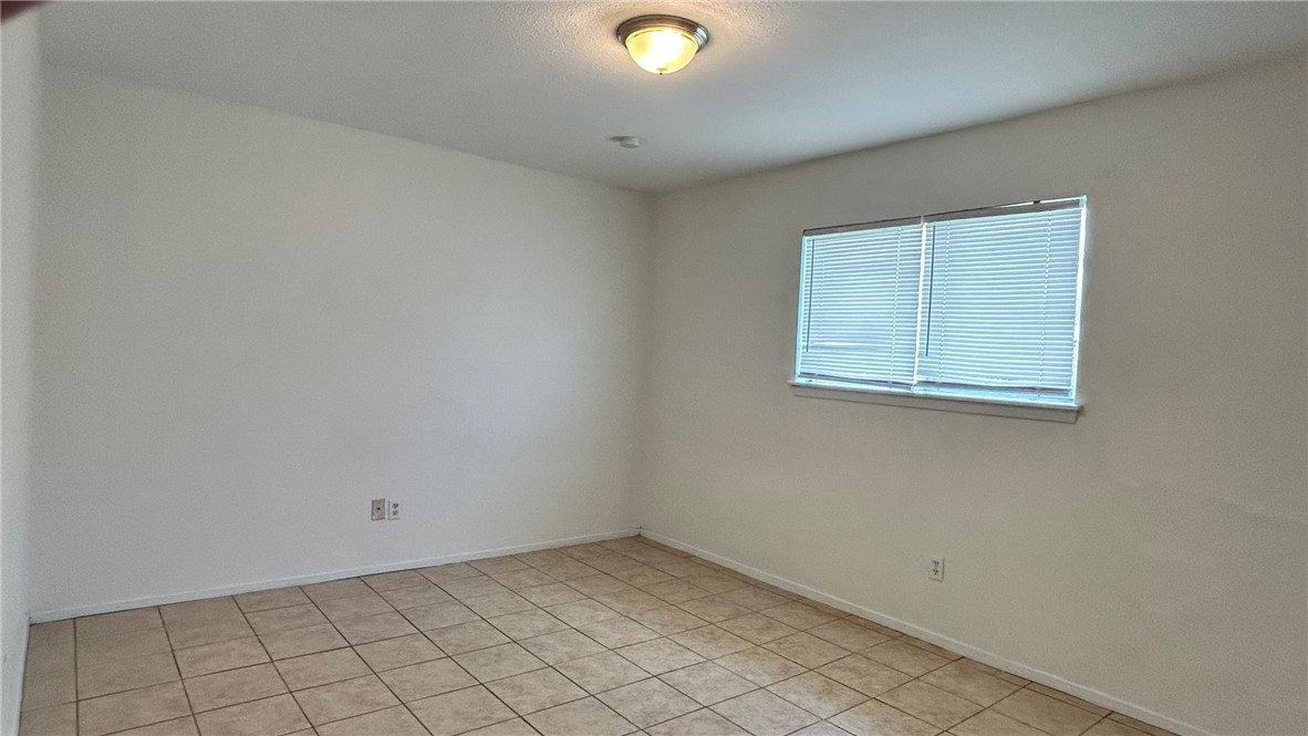 1004 Austin Street, Unit 9 Portland, TX 78374 - Photo 13 of 22 Large Primary bedroom