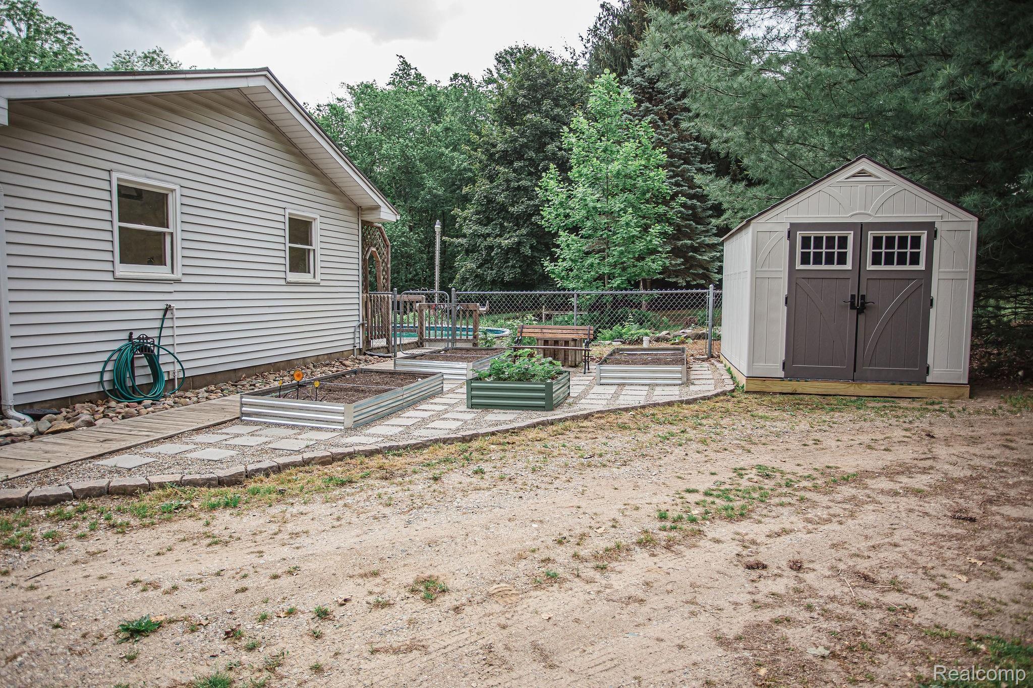 3596 W Road Metamora, MI 48455 - Photo 4 of 44 IMG_5863.jpg