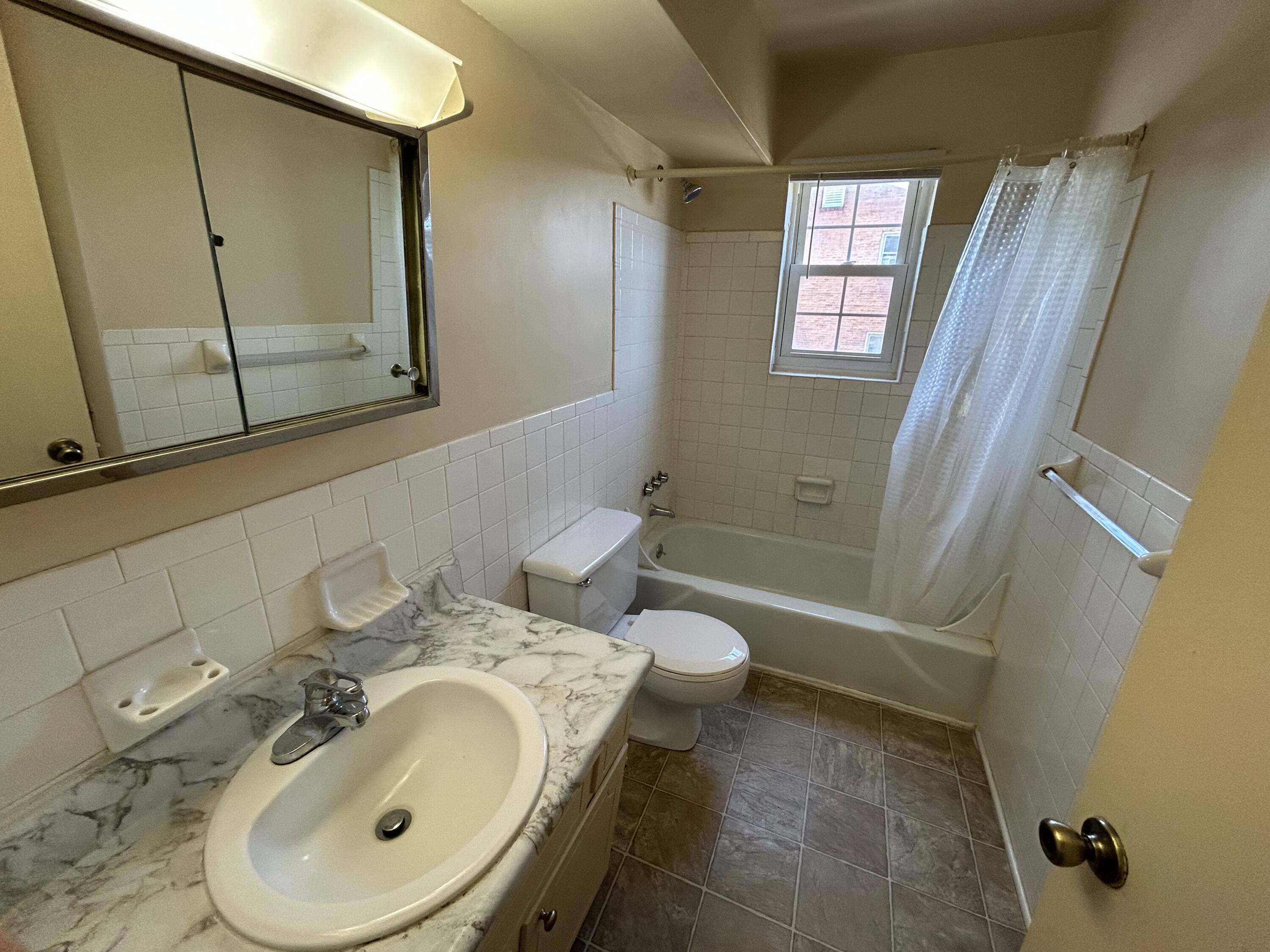 924 Mountain View Road, Unit 5 Vinton, VA 24179 - Photo 6 of 6 IMG_0315