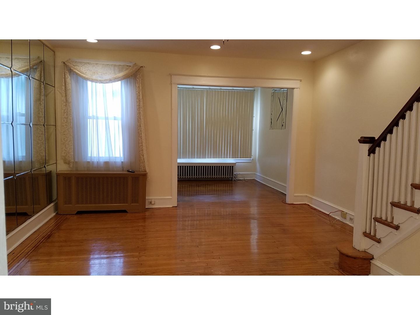 5433 Rutland Street Philadelphia, PA 19124 - Photo 11 of 24 Living Room