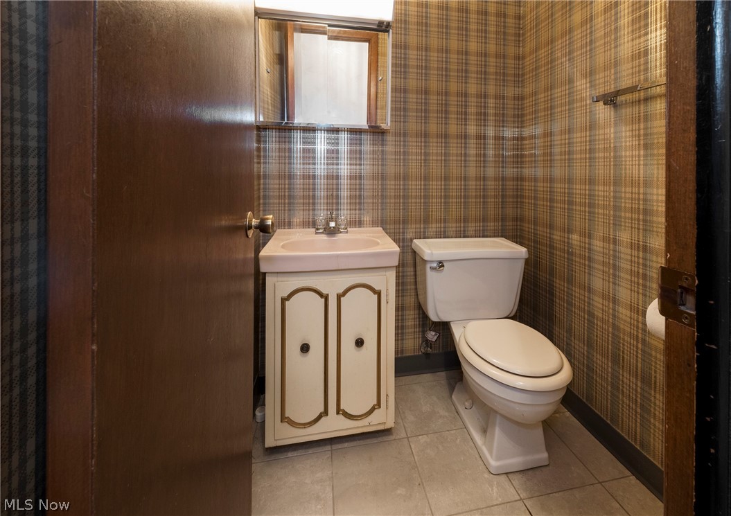 6484 State Road Parma, OH 44134 - Photo 18 of 36 Convenient first-floor powder room for guests.