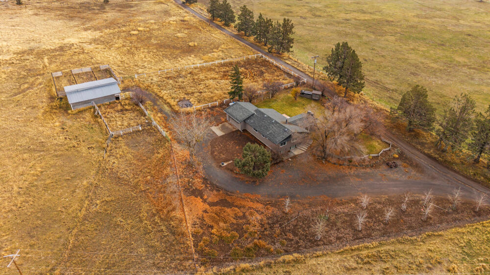 23131 North Poe Valley Road Klamath Falls, OR 97603 - Photo 43 of 45 a aerial view of residential houses with outdoor space
