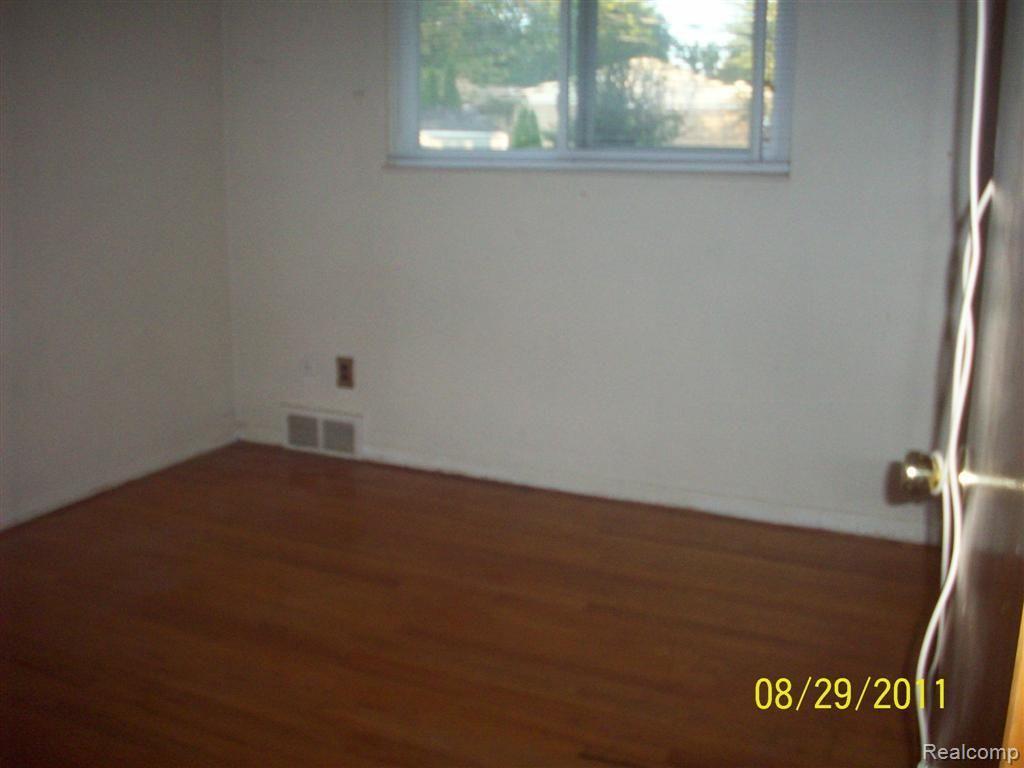 38570 Radde Street Clinton Township, MI 48036 - Photo 10 of 12 129_0450 (Large)