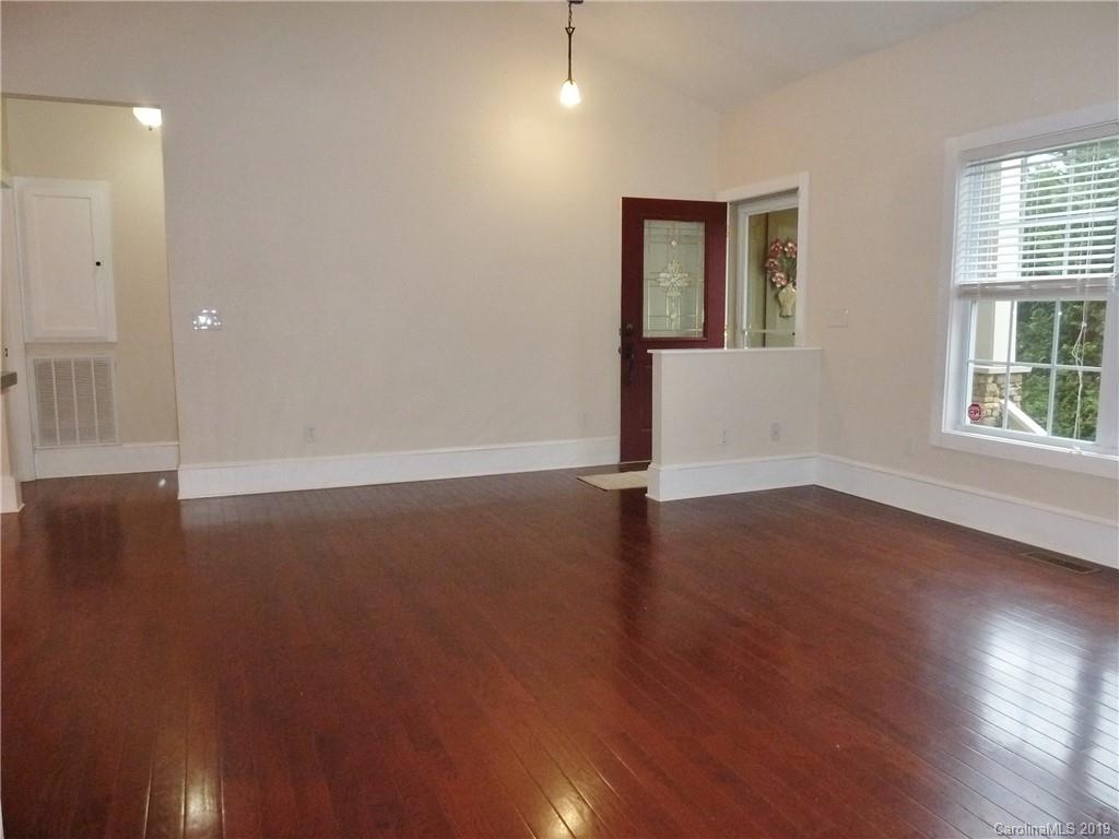 393 Church Road Fairview, NC 28730 - Photo 5 of 33 Gallery Image 5