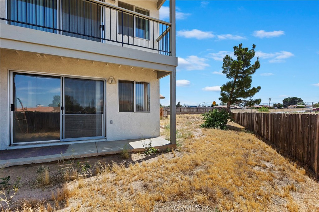 15620 Smoke Tree Street Hesperia, CA 92345 - Photo 32 of 34 a front view of a house with a yard
