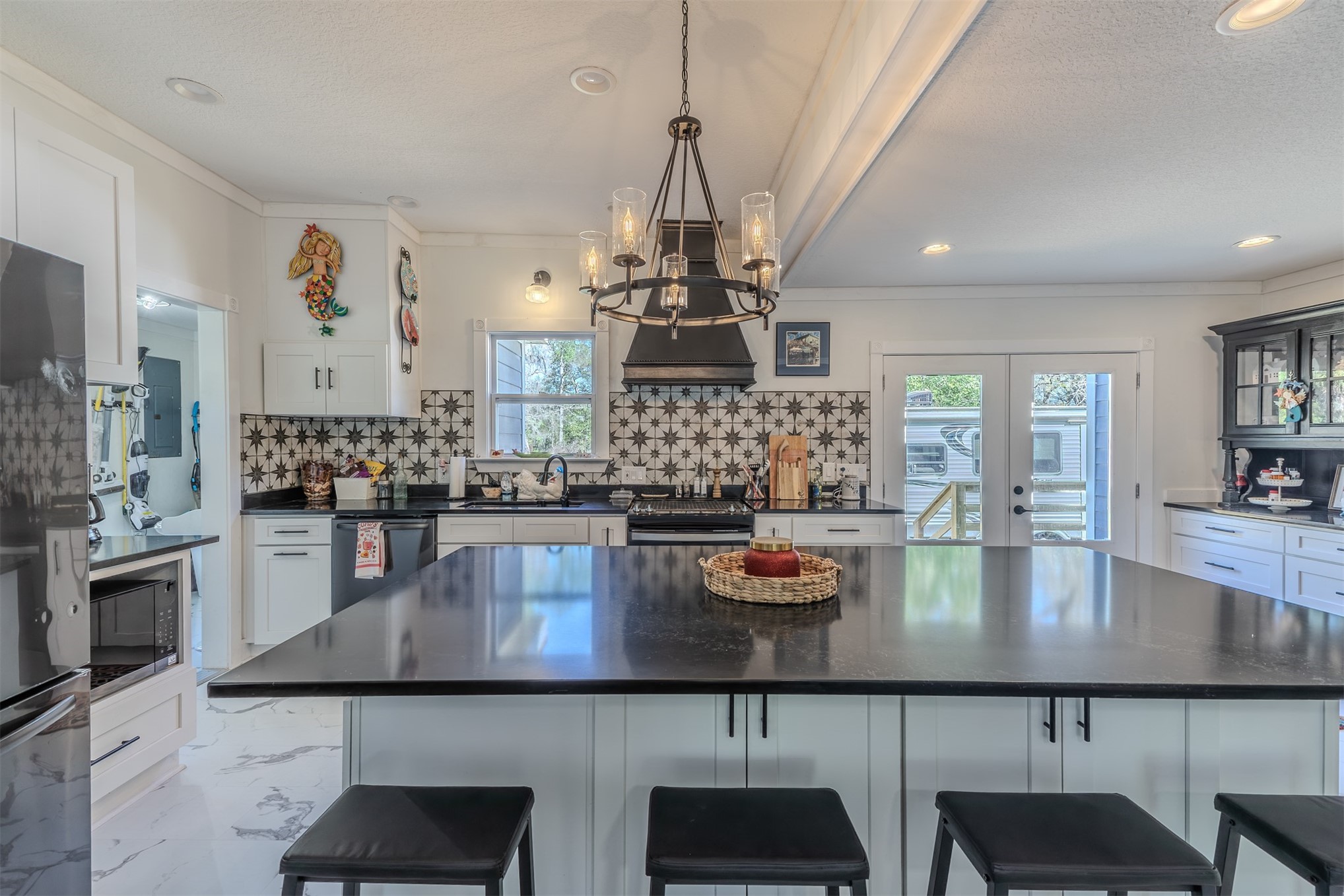 28180 Lake Hampton Road Hilliard, FL 32046 - Photo 13 of 34 a large kitchen with a table and chairs