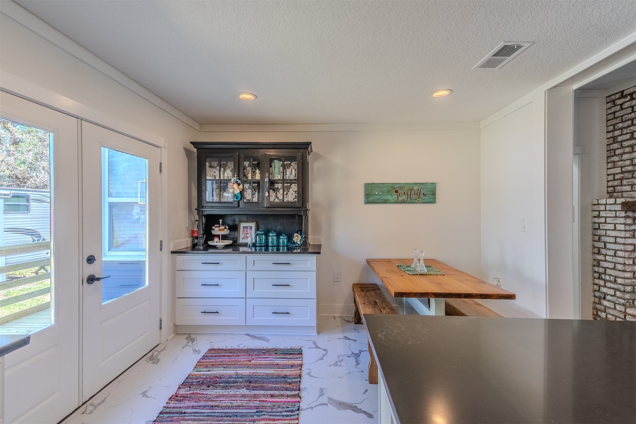 28180 Lake Hampton Road Hilliard, FL 32046 - Photo 15 of 34 a living room with furniture