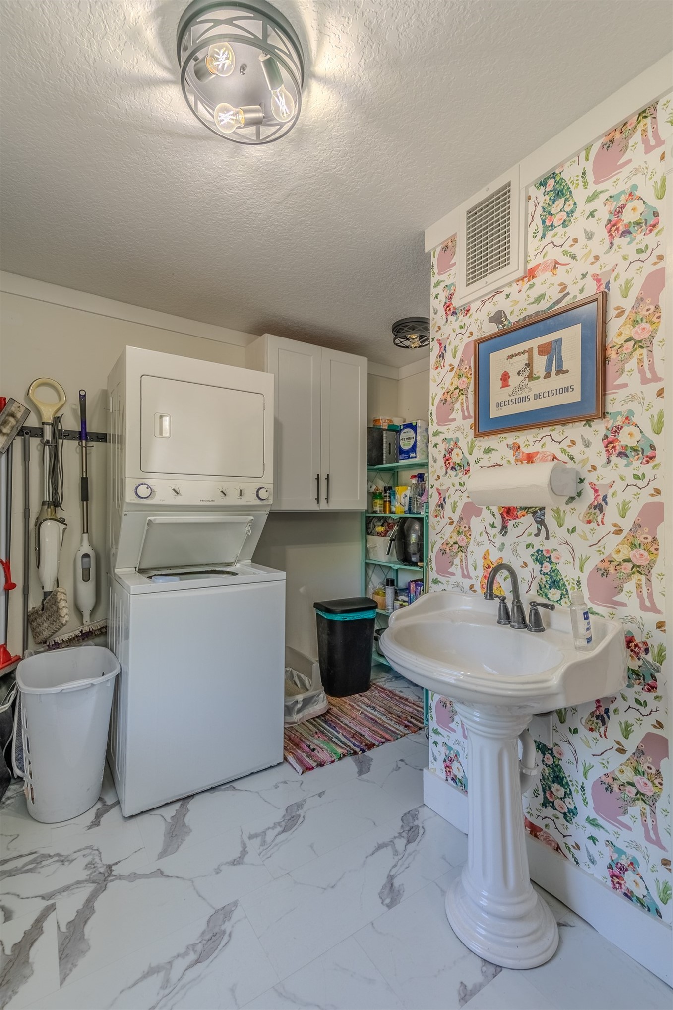 28180 Lake Hampton Road Hilliard, FL 32046 - Photo 30 of 34 a room with a washing machine and a sink