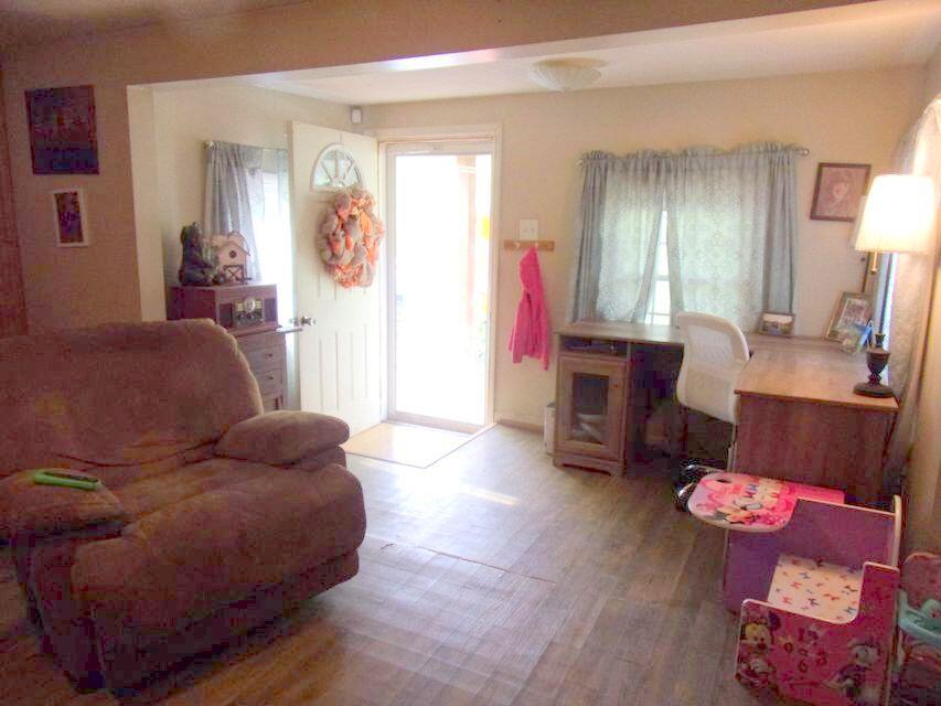 5356 Pine Ridge--LR