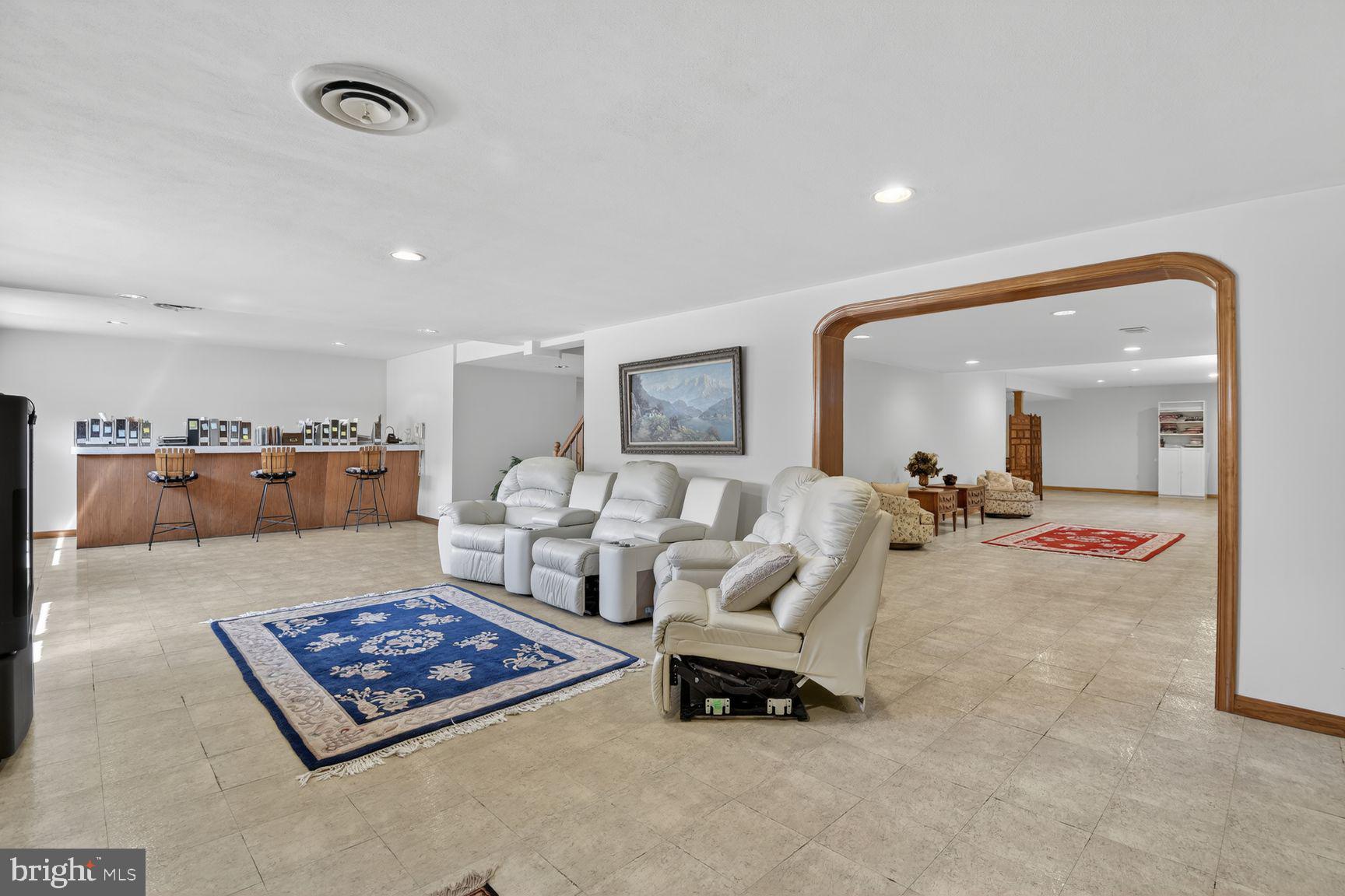 5800 Plainview Road Bethesda, MD 20817 - Photo 18 of 30 a living room with furniture and a rug