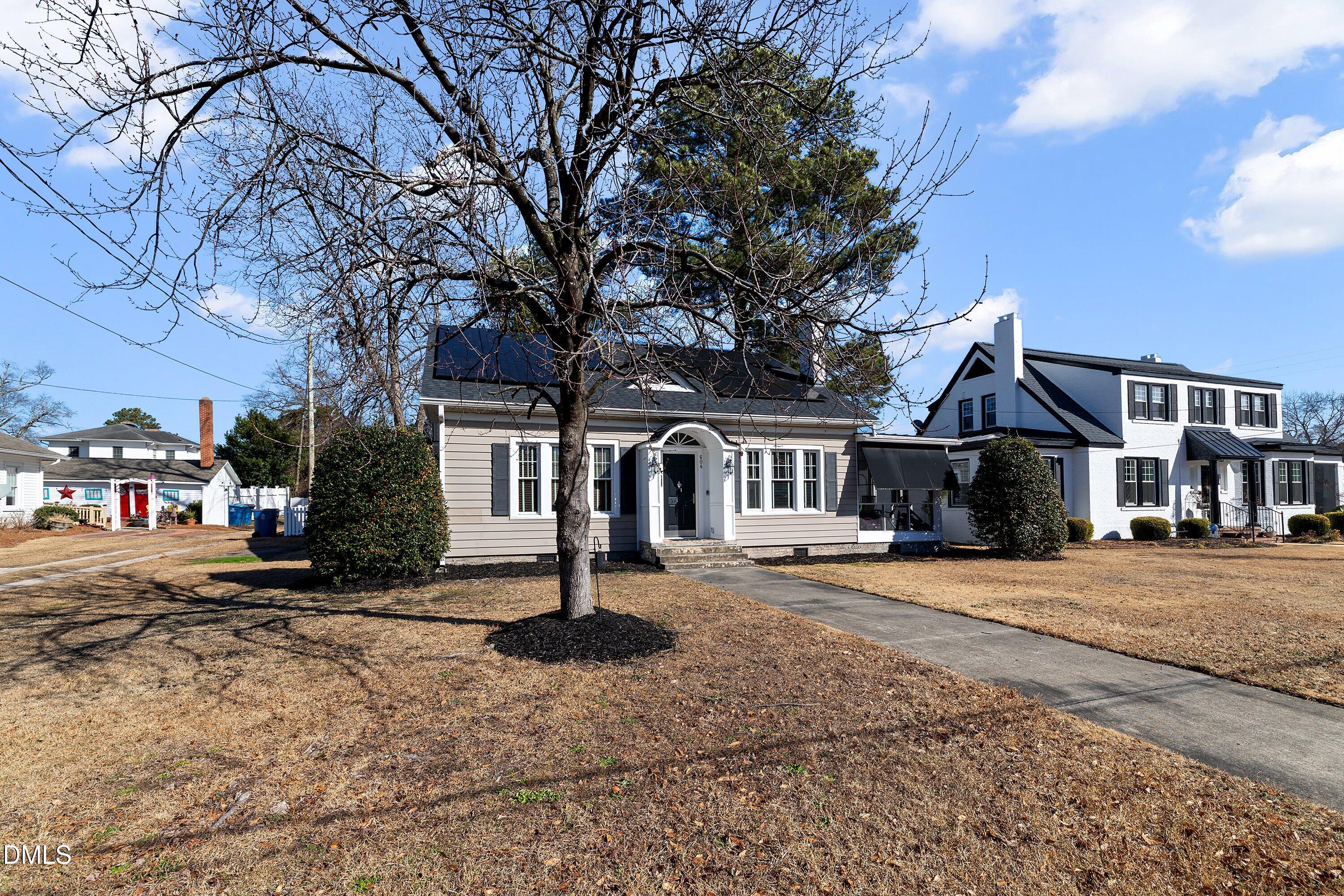 604 West Divine Street Dunn, NC 28334 - Photo 4 of 28 Front - Side