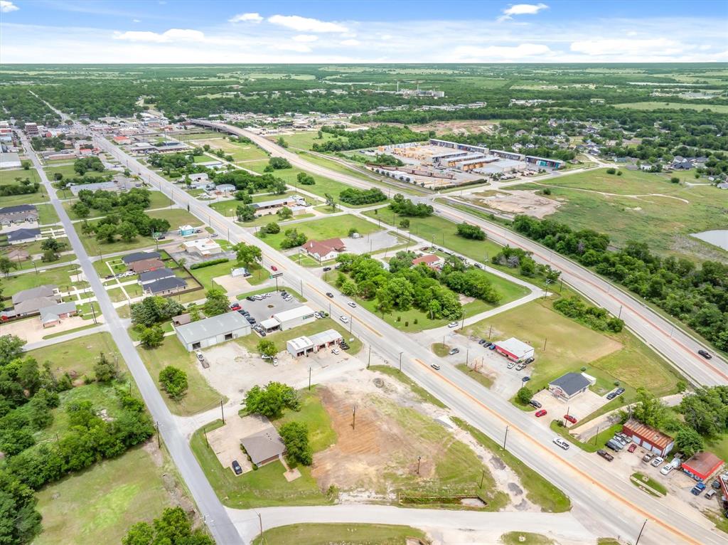 1008 South Virginia Street Terrell, TX 75160 - Photo 4 of 22 a view of a city