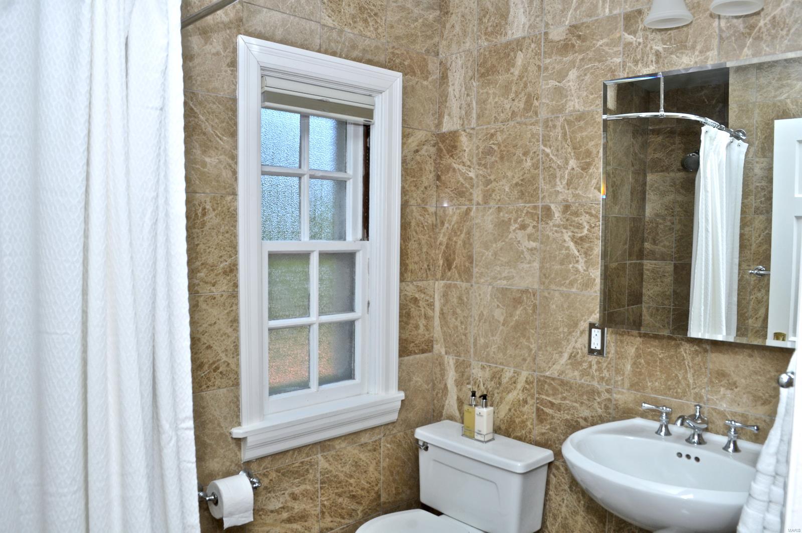 610 South Berry Road Webster Groves, MO 63122 - Photo 15 of 30 Gallery Image 15