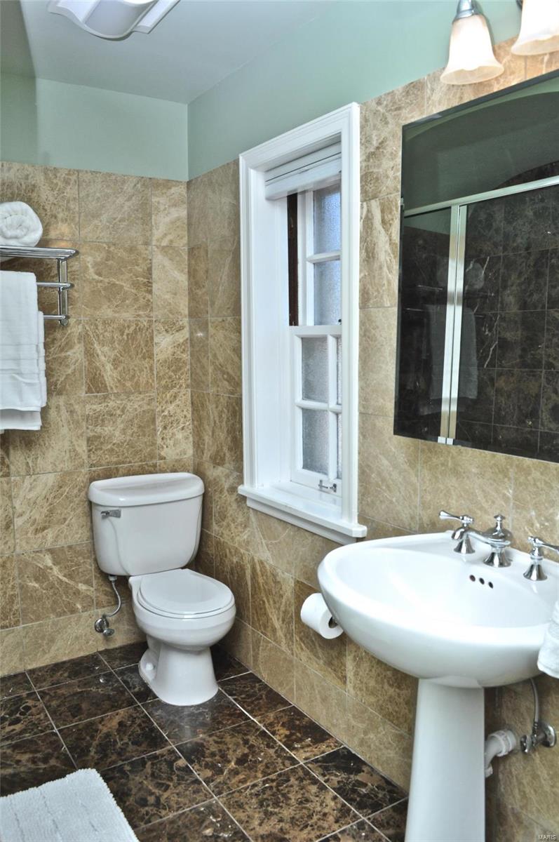 610 South Berry Road Webster Groves, MO 63122 - Photo 18 of 30 Gallery Image 18