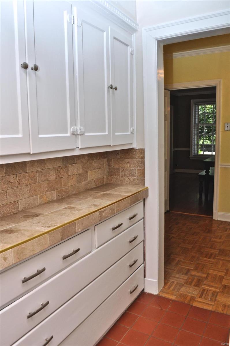 610 South Berry Road Webster Groves, MO 63122 - Photo 9 of 30 Gallery Image 9