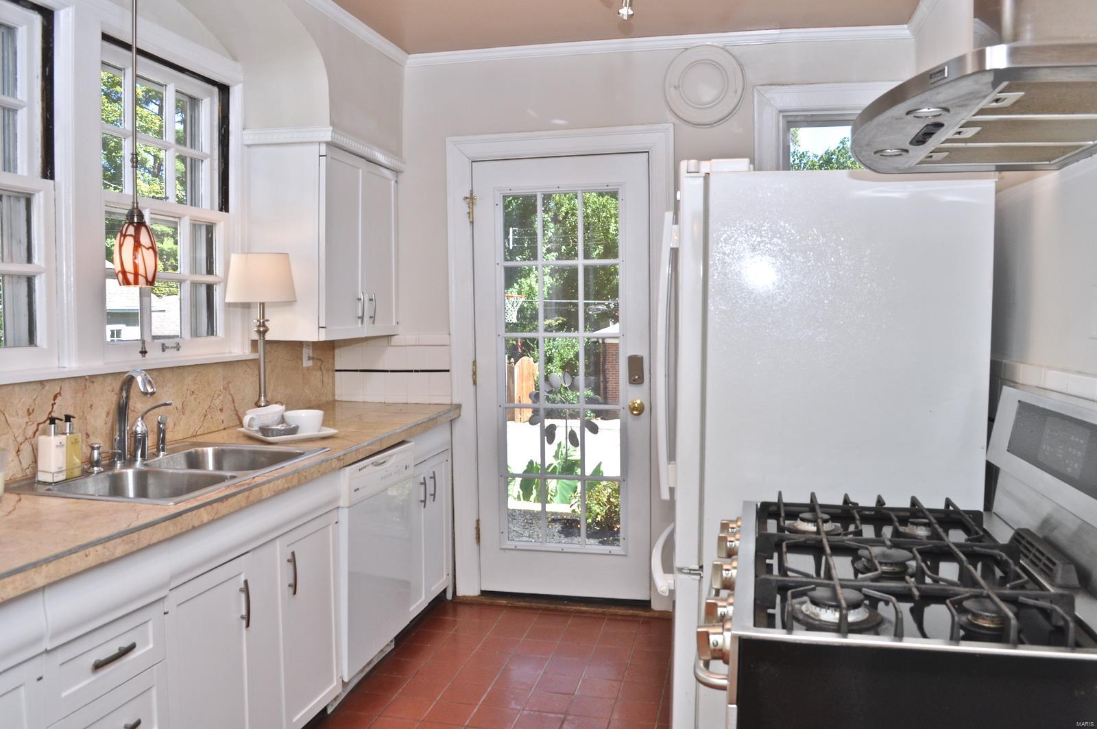 610 South Berry Road Webster Groves, MO 63122 - Photo 10 of 30 Gallery Image 10