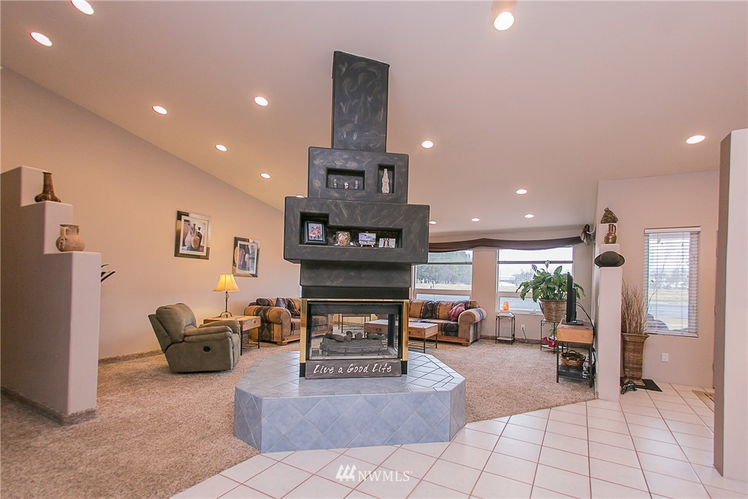 4818 Rd K Northeast Moses Lake, WA 98837 - Photo 3 of 25 Gallery Image 3