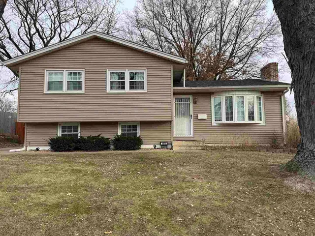 $1,950 | 4611 Scott Street, Davenport, IA 52806