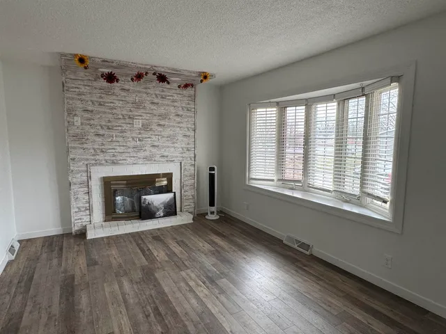 $1,950 | 4611 Scott Street, Davenport, IA 52806