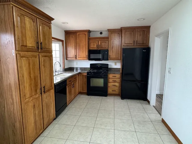 $1,950 | 4611 Scott Street, Davenport, IA 52806