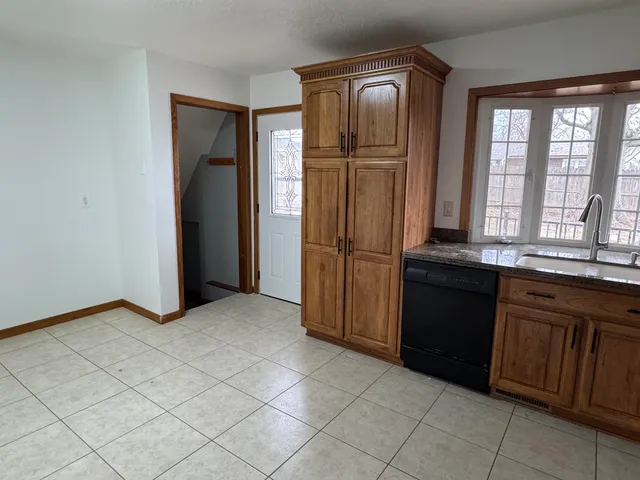 $1,950 | 4611 Scott Street, Davenport, IA 52806