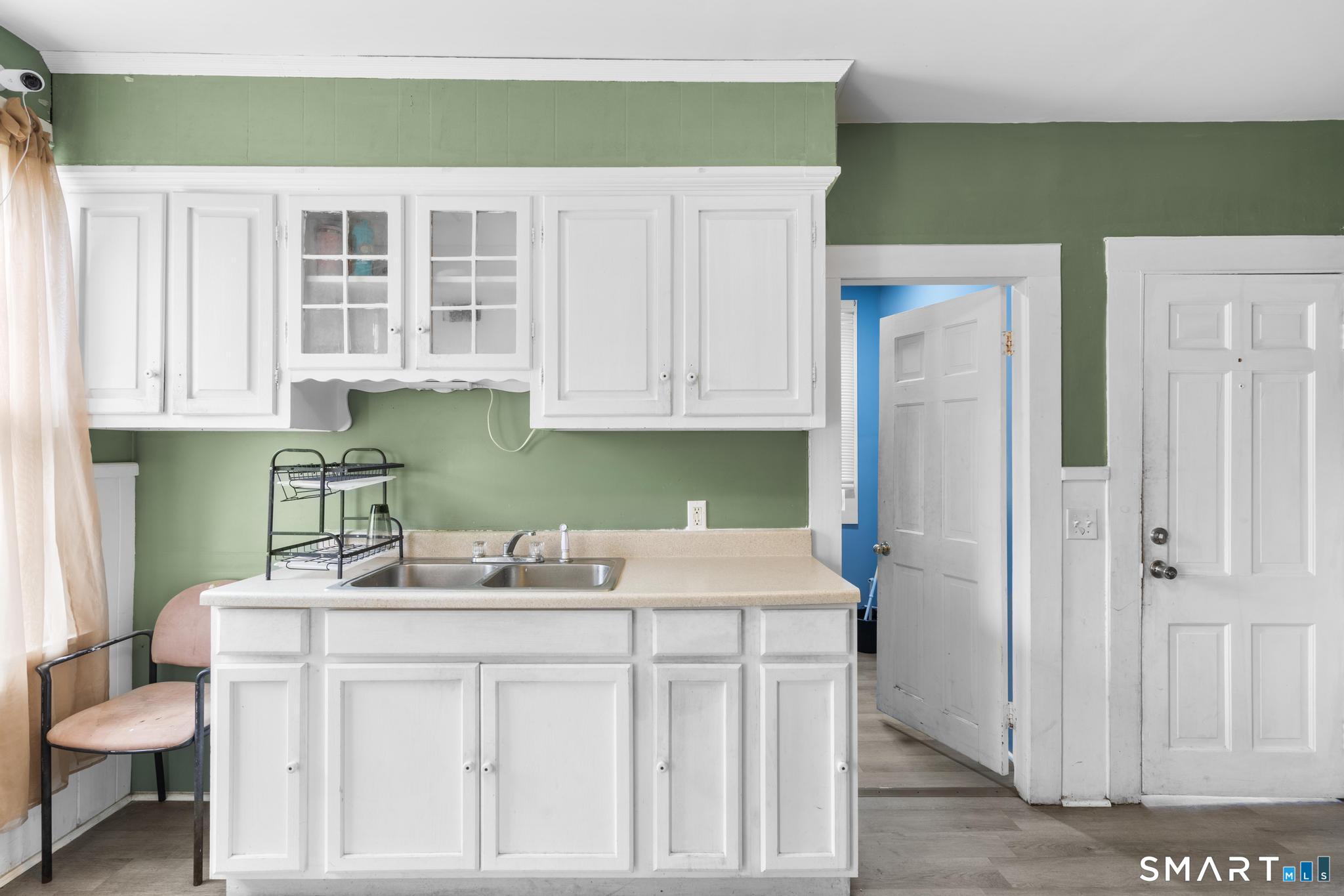 142 Gracey Avenue Meriden, CT 06451 - Photo 13 of 40