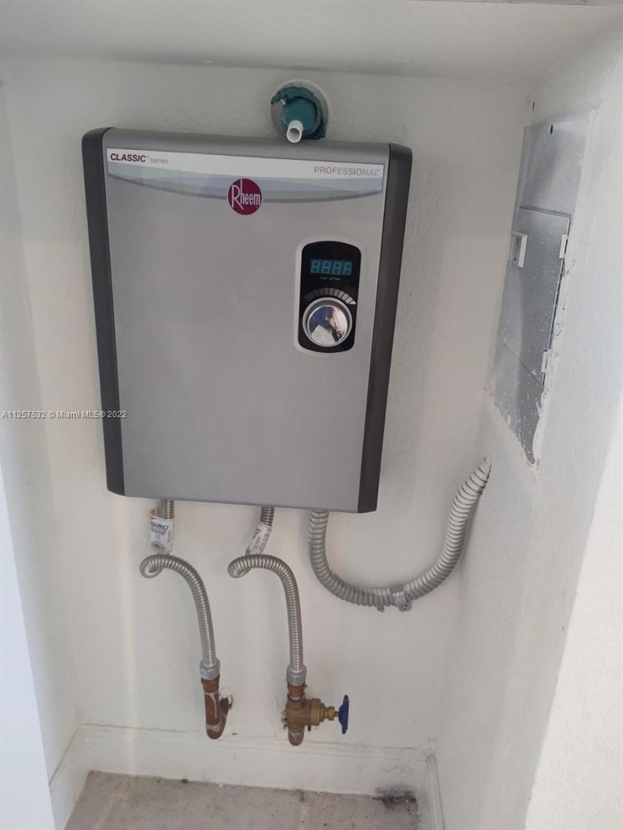 18232 Southwest 148th Road Miami, FL 33187 - Photo 7 of 32 a bathroom with a sink and a mirror