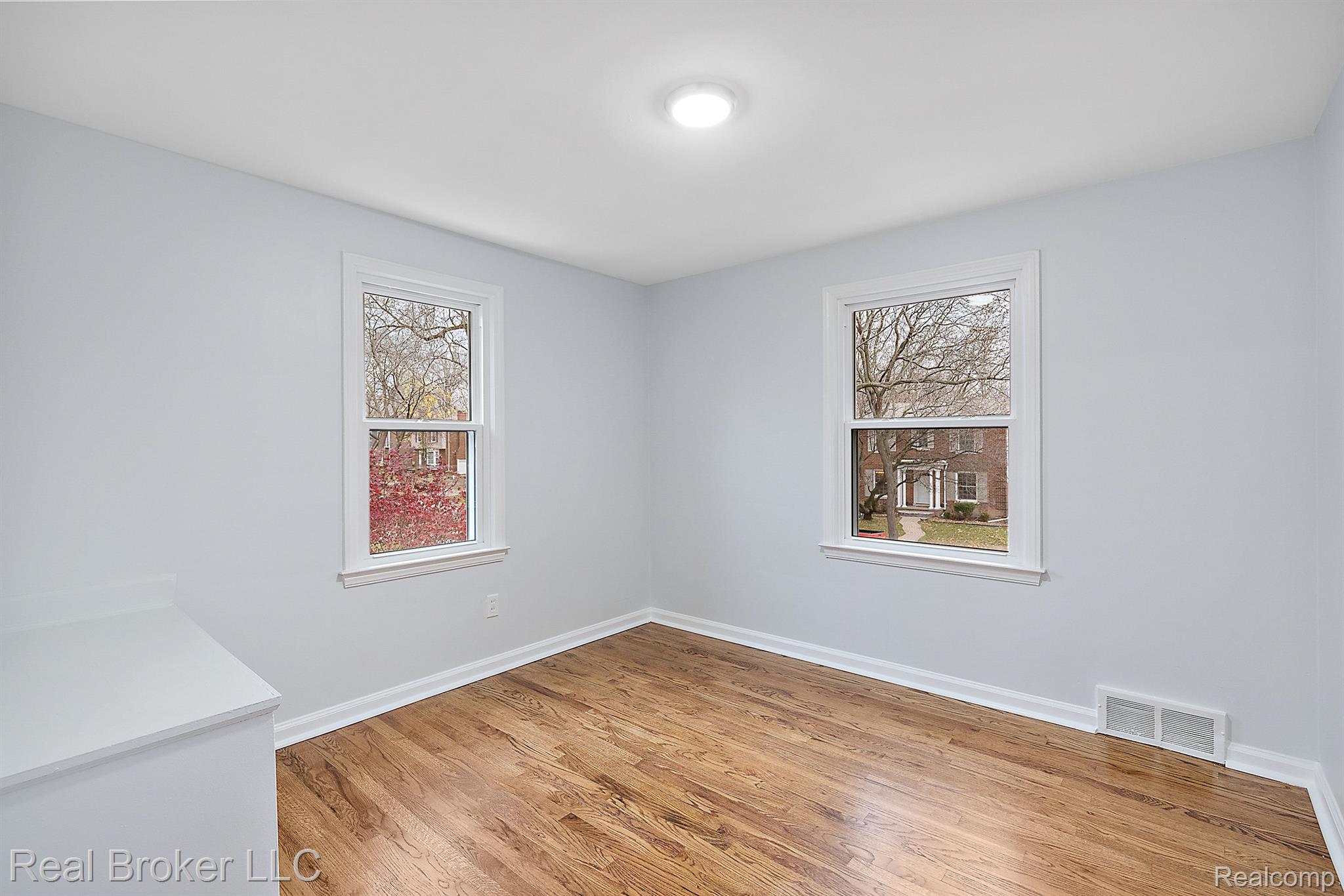4137 Cumberland Road Berkley, MI 48072 - Photo 16 of 43 Gallery Image 16