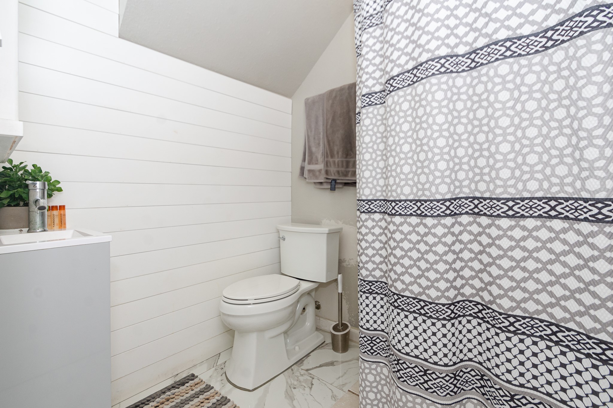 2715 Vienna Place Pasadena, TX 77502 - Photo 13 of 19 Full bathroom 3